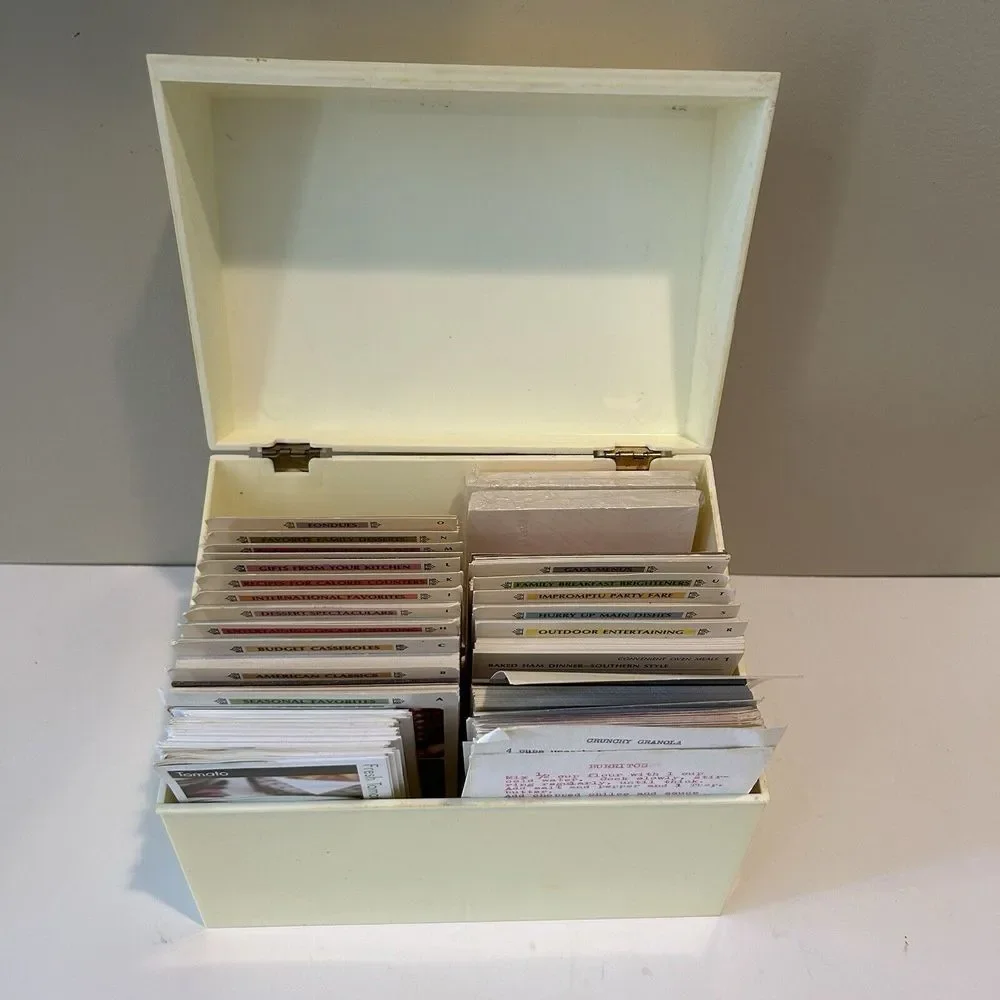 Vintage 1971 Betty Crocker‎ Recipe Card Library Box and Recipes